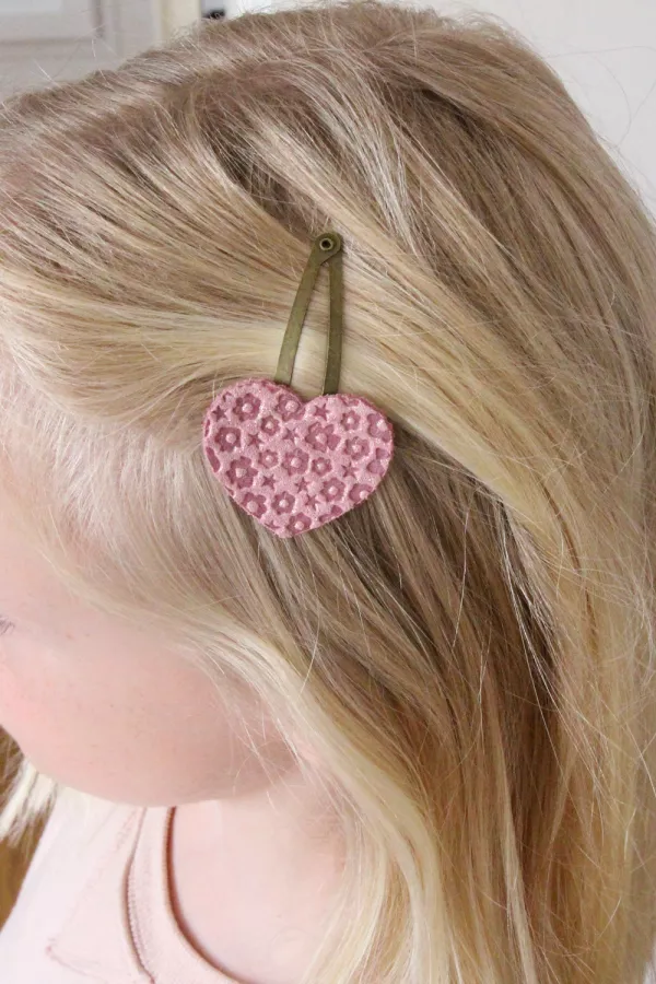 Barrette clic-clac cuir - Coeur pailleté rose
