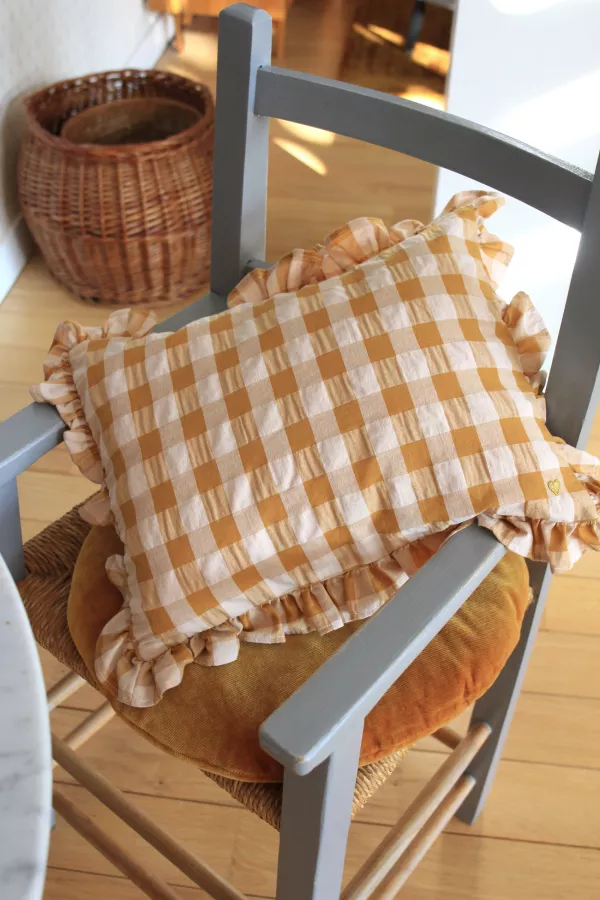 Coussin avec volant - vichy moutarde