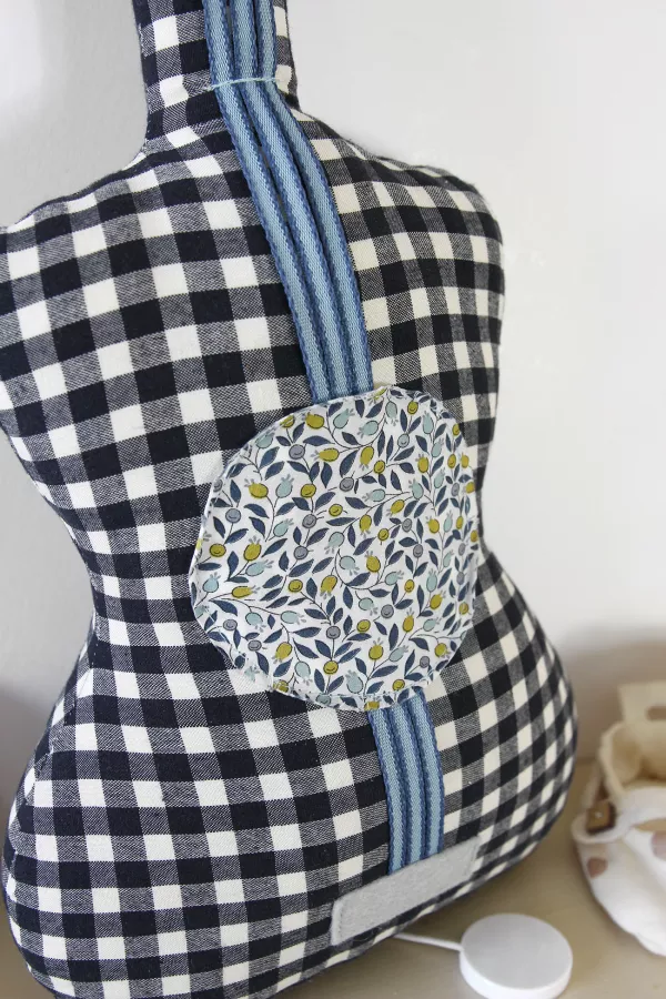 Boite à musique guitare  à carreaux et Liberty