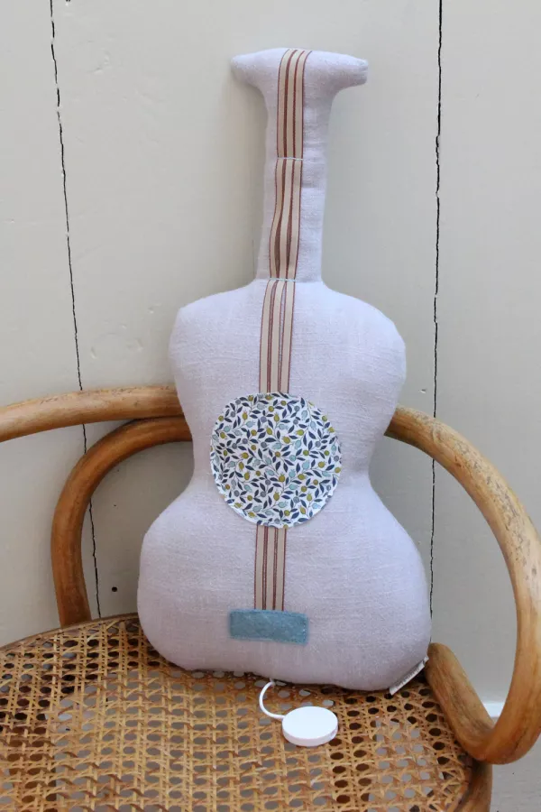 Boite à musique bébé guitare - made in France