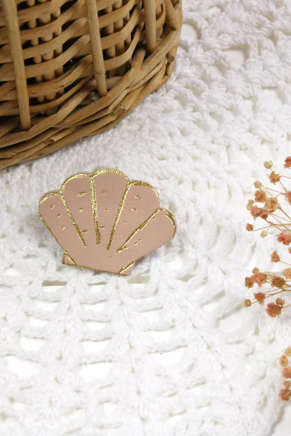 Broche cuir - Coquillage sugar