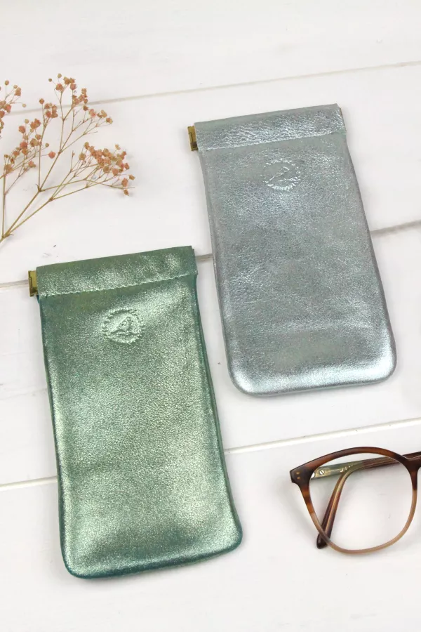 Etuis lunettes femme cuir souple vert bleu cuivré marquage oiseau Barnabé aime le café made in france zoom