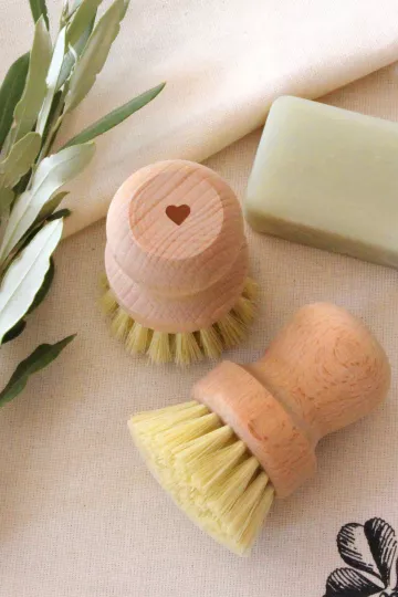 brosse vaisselle bois réutilisable gravure coeur Barnabé aime le café fabrication europe