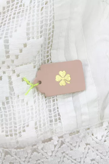 broche cuir marquage doré trèfle barnabé aime le café