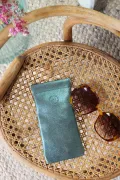 Etui lunette femme cuir souple bleu persan marquage oiseau Barnabé aime le café fabrication française