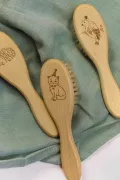brosses à cheveux bébé bois gravé animaux poils de soies Barnabé aime le café