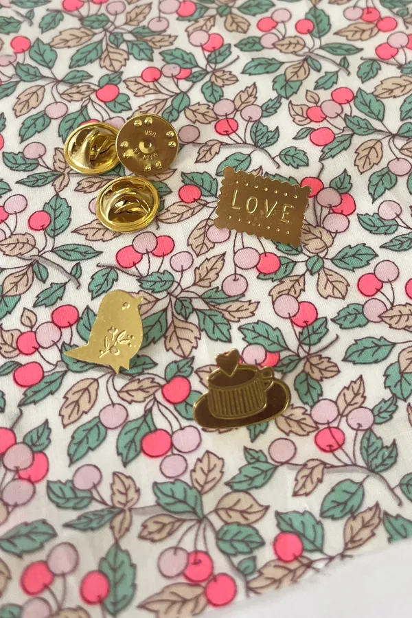 Collab Adorabili - Pin's Petit beurre