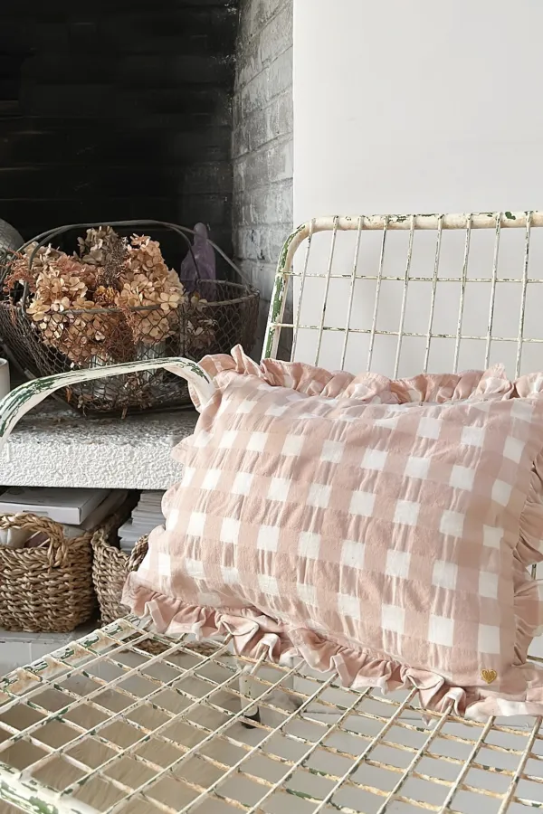 Coussin avec volant - vichy macaron