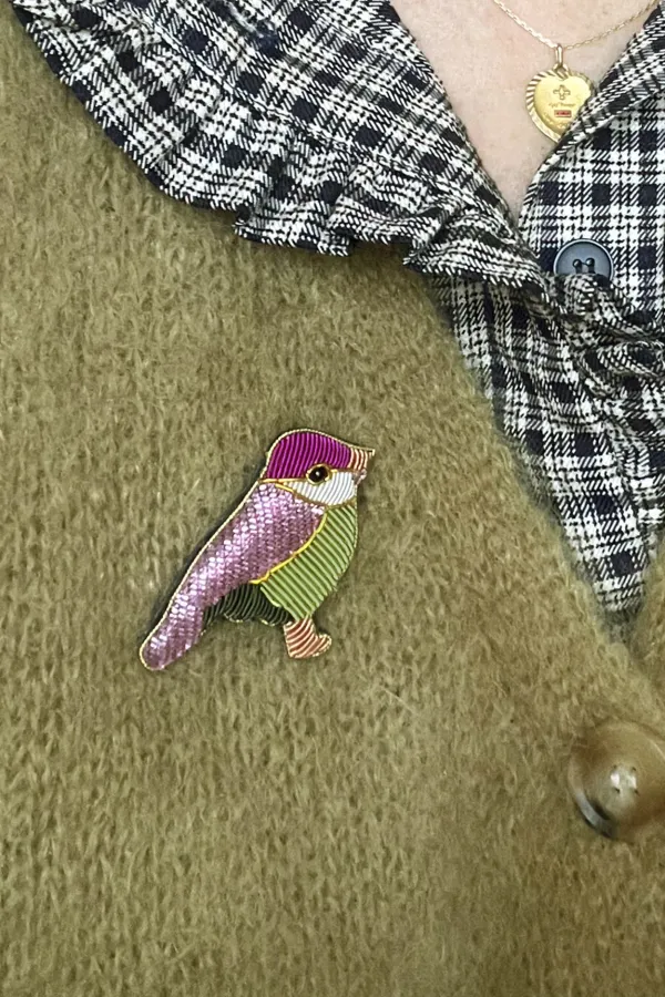 Bijou brodé - Oiseau cyclamen& lilas