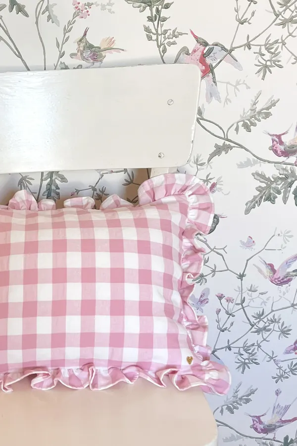 Coussin avec volant - vichy bubble gum