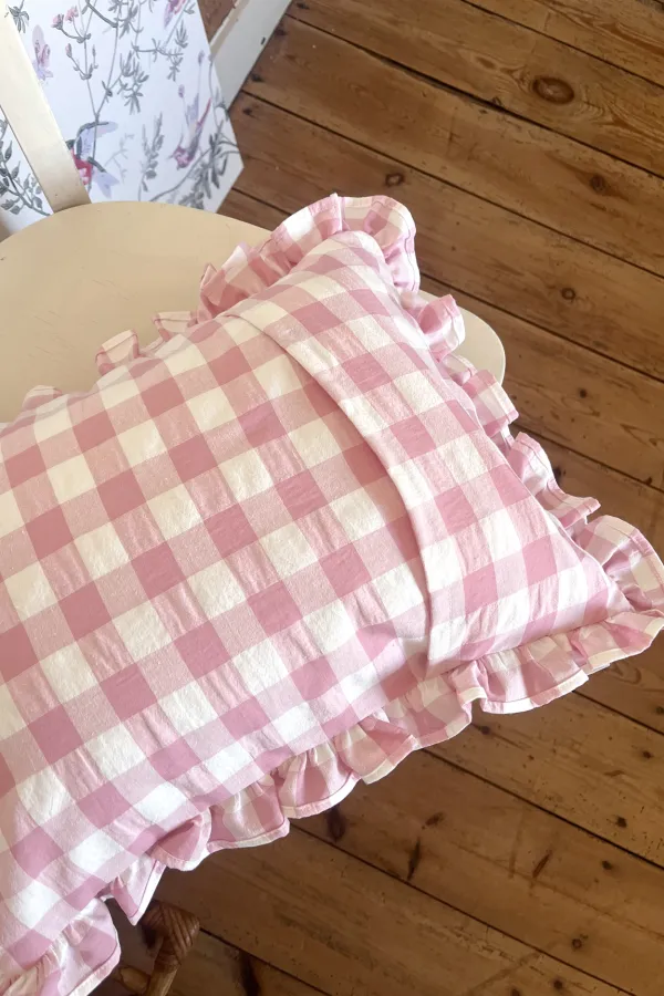 Coussin avec volant - vichy bubble gum