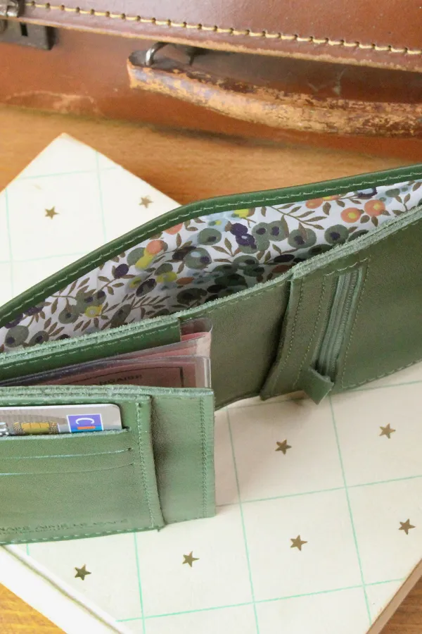 portefeuille homme vert 3 volets intérieur Liberty Barnabé aime le café made in france