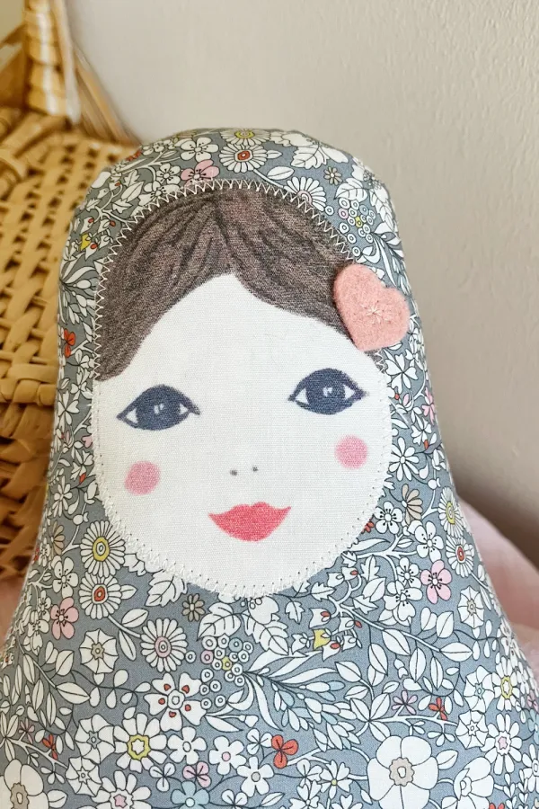 boite à musique POUPÉE - La Javanaise