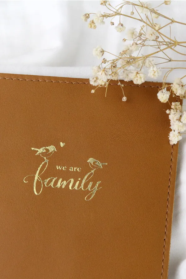 Protège livret de famille en cuir marron marquage doré Barnabé aime le café made in france  zoom