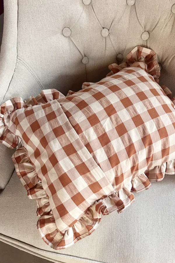 Coussin avec volant - vichy argile