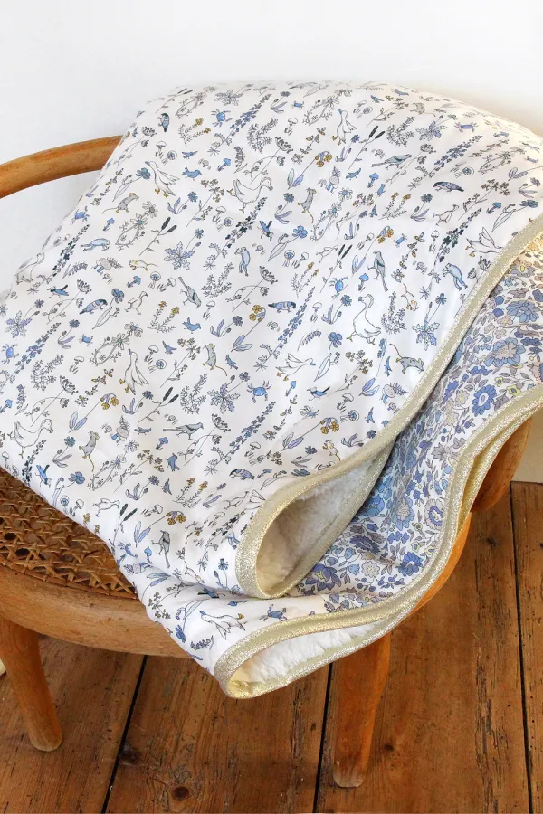 couverture bébé Liberty polaire chaude biais doré Barnabé aime le café made in France