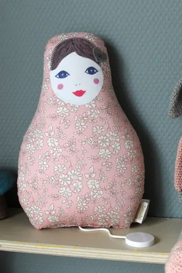 boite à musique POUPÉE - La Javanaise