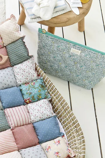 trousse de toilette femme bébé molletonnée liberty verte Barnabé aime le café