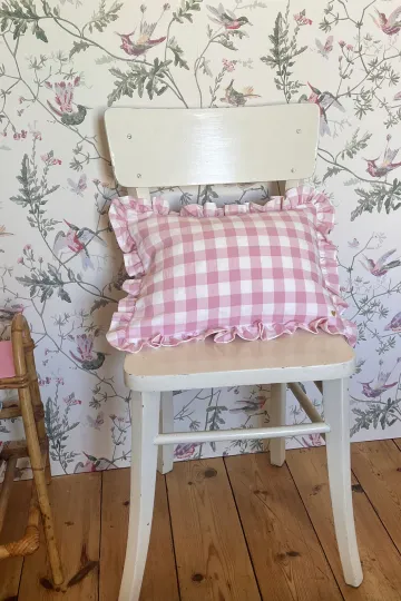 Coussin avec volant - vichy bubble gum