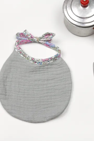 Bavoir poupée - double gaze gris souris