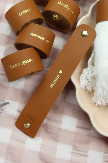 Rond de serviette en cuir - Mama