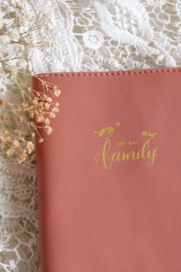 Protège livret de famille en cuir rose marquage doré Barnabé aime le café made in france