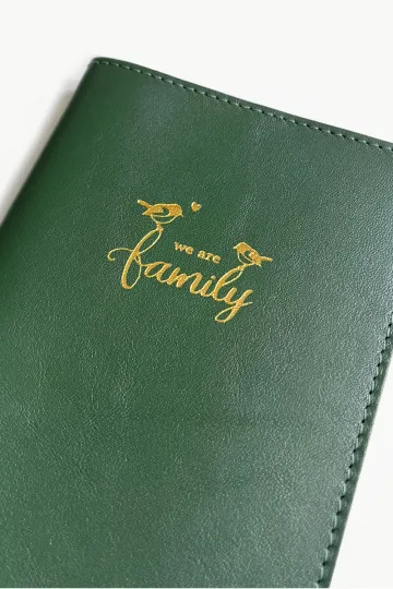 Protège livret de famille cuir vert marquage doré Barnabé aime le café made in france zoom