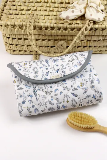 matelas à langer de voyage Liberty animaux made in france Barnabé aime le café