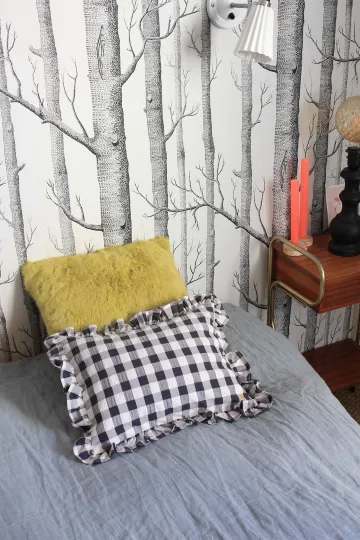 Coussin avec volant - vichy réglisse